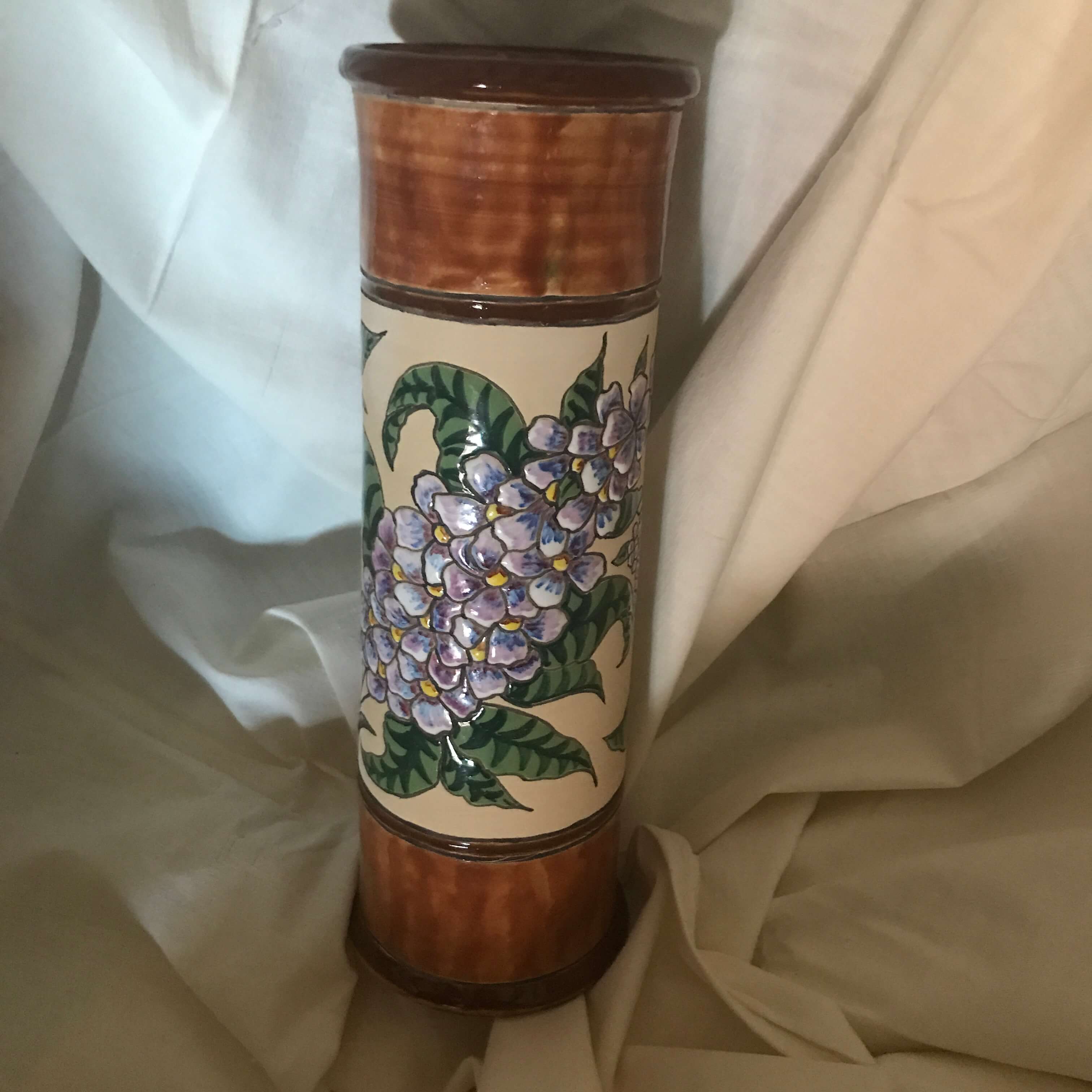 Jarrón Recto de Cuerda Seca con Motivos Florales
